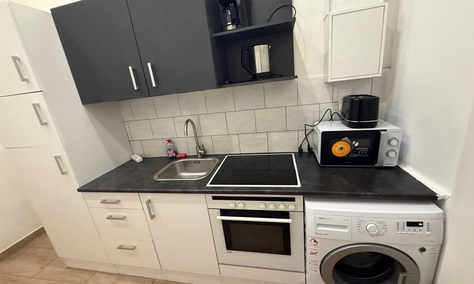 Rudolfsheim-Funfhaus Apartment | Stylish 1BR Apartment City Center