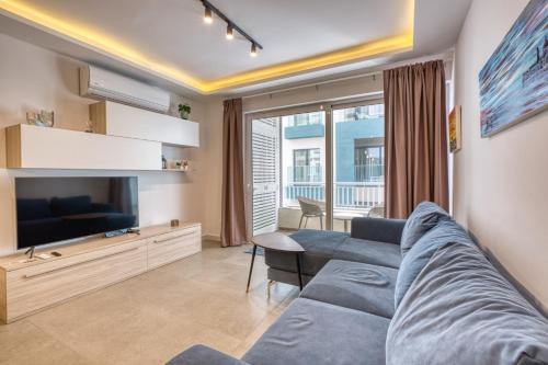 Qawra Apartment | Stylish 2-Bedroom Apartment Near the Sea