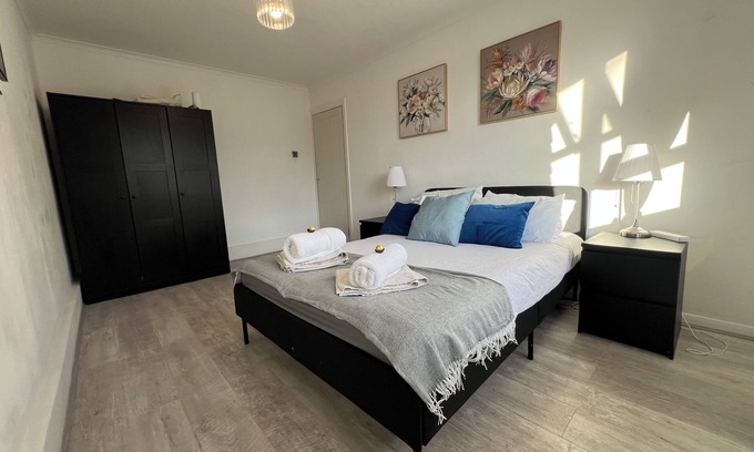 Trinity Apartment | Stylish 2-Bedroom apartment in the centre of Wimbledon!