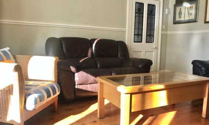 Glasnevin House | Stylish 2 Bedroom Cottage Near Botanical Gardens