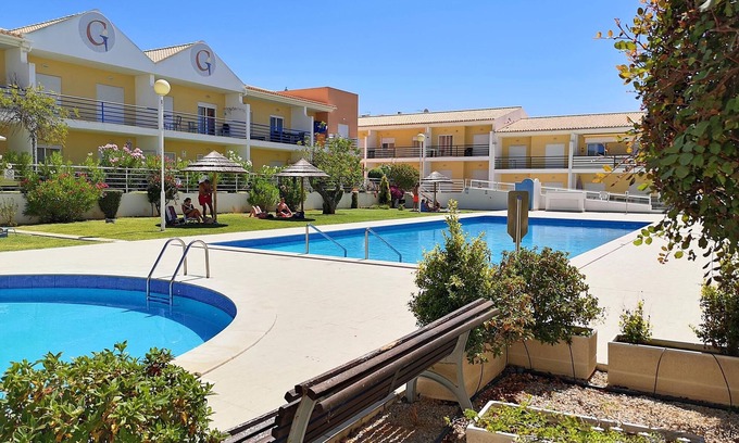 Vale de Parra Apartment | Stylish 2-bedroom air-conditioned apartment with communal pools, near the beach