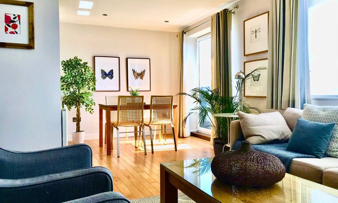 Newcastle-upon-Tyne Apartment | Stylish 2 bed apartment with beautiful river views