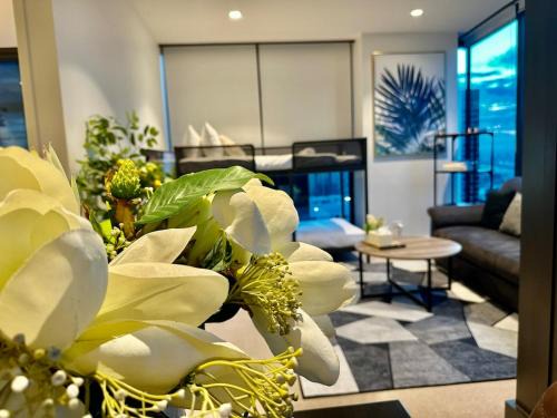 Melbourne Central Business District Apartment | Stylish 2B1B Apartment with Indoor Balcony
