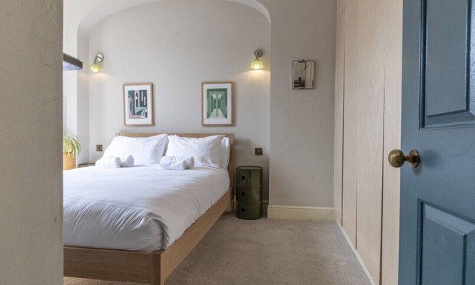 Winchcombe Apartment | Stylish 2BD in Central Winchcombe