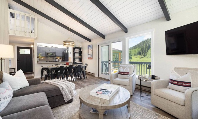 Vail House | Stylish 2BD Mtn Views, Hot Tub, Walk to Shuttle