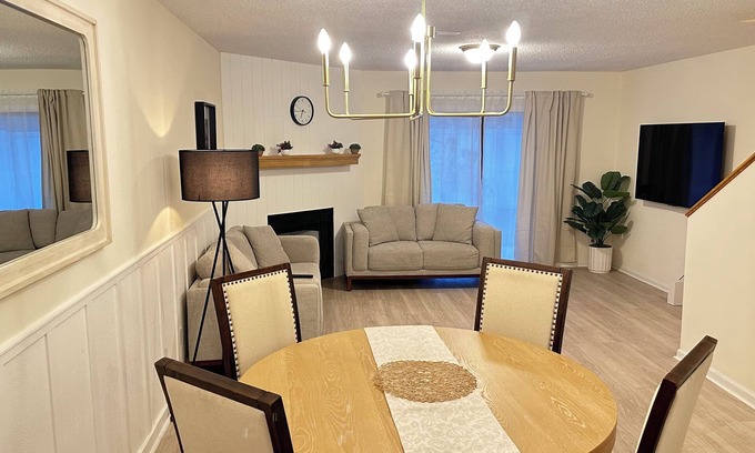 Southside House | Stylish 2BR/2.5BA Townhouse