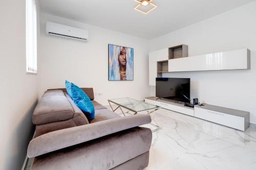 Swieqi Apartment | Stylish 2BR Apartment in central St Julians
