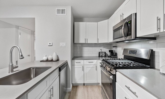 Highland Apartment | Stylish 2BR in Highland Austin TX 3630