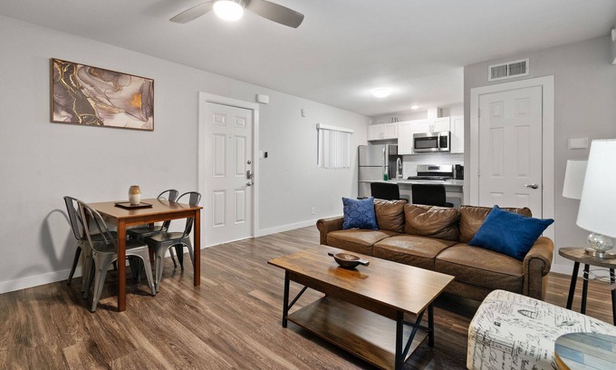 Highland Apartment | Stylish 2BR in Highland Austin TX 6339