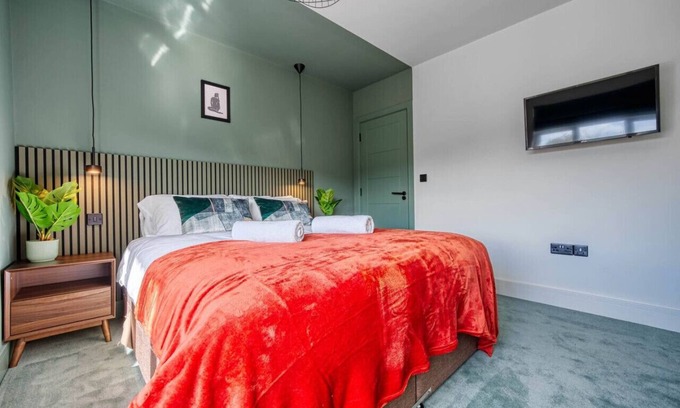 Southampton City Centre Condo | Stylish ~ 3 Bed Flat ~ Gr Floor