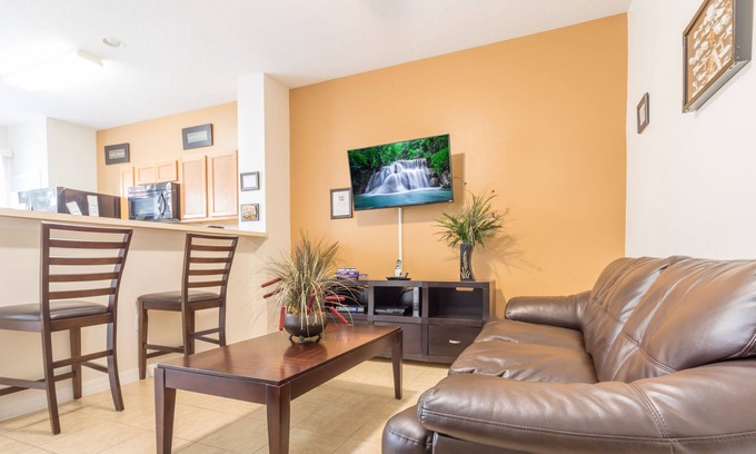 Crestwynd Bay House | Stylish 3 bed townhouse located in Crestwnyd Bay, just minutes from Disney World