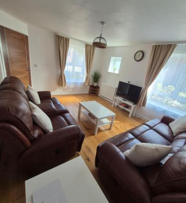 Hull Apartment | Stylish 3 Bedroom House, Perfect for Families and Groups