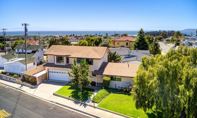 Grover Beach House | Stylish 3bdrm, 3 bath home in Grover Beach, close to everything