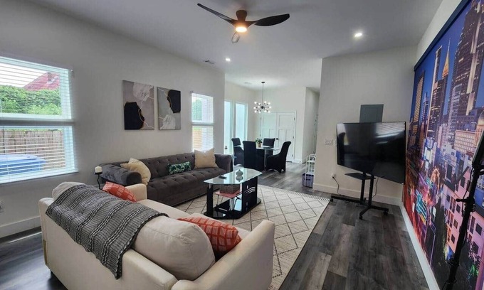 Sylvan Hills Apartment | Stylish 3BR Apt w/King Suite