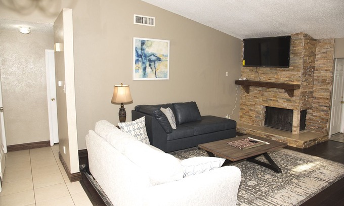 Plano House | 🏡 Stylish 3BR Home in Plano with Backyard & Garage – Perfect Family Getaway!