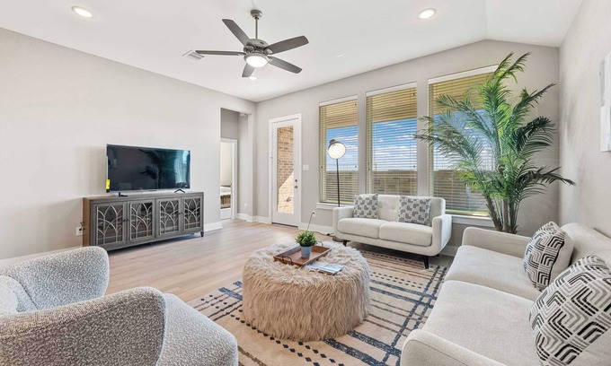 Clodine House | Stylish 3BR Home|With Gourmet Kitchen|30-Night Min|Mainfloor Bedroom #42288