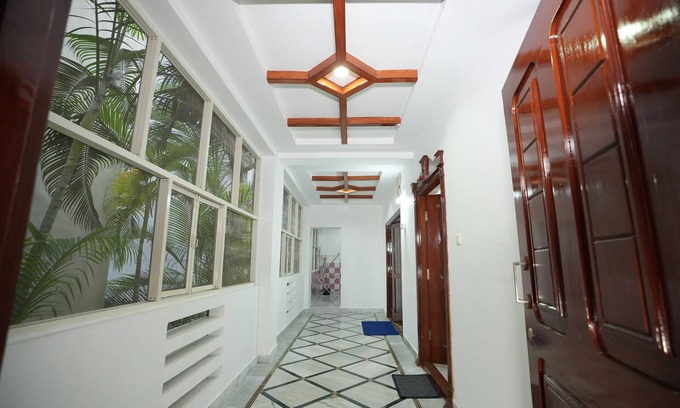 Banjara Hills Apartment | Stylish 4-Bedroom Family Getaway: Luxury Living!