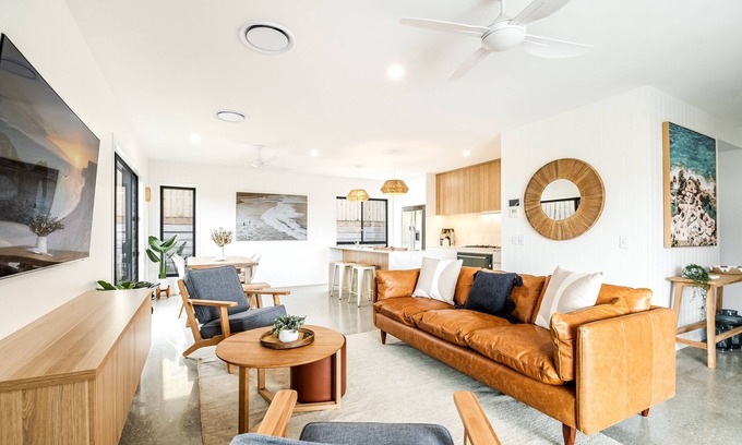 Lennox Head Apartment | Stylish 4 bedroom house with pool