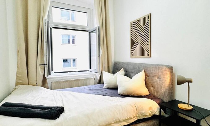Hernals Apartment | Stylish 4BR | 10 Min Transport to Stadthalle