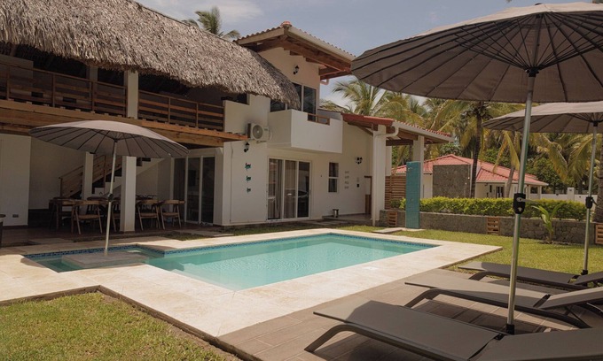 San Luis Talpa House | Stylish 4BR Amatecampo Beach Getaway -Perfect for Families and Special moments