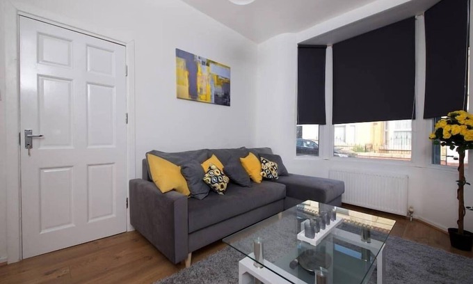 Liverpool House | Stylish and Comfortable Home Away From Home