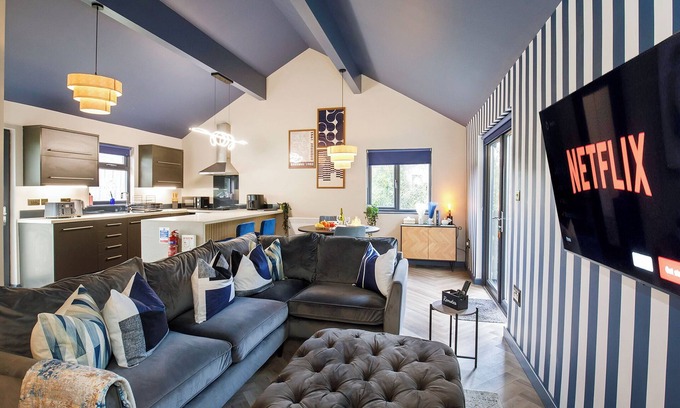 Selby Ski Chalet | Stylish and luxurious open plan lodge.