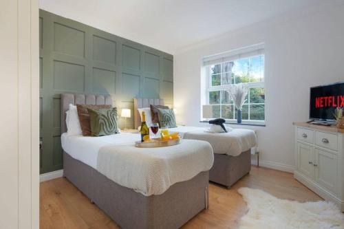 Northampton Apartment | Stylish Apartment - Central Location - Free Parking, Self-Check-In, Fast Wifi and Smart TV by Yoko Property