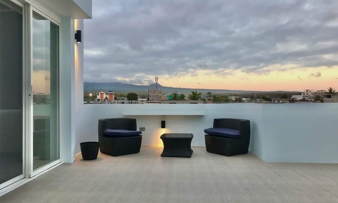 Puerto Ayora Apartment | Stylish apartment with Private Terrace