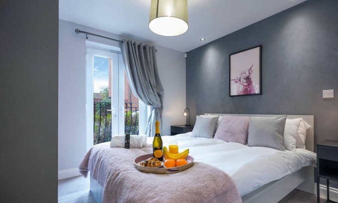 Aylesbury Apartment | Stylish Apartment - Free Parking - Near CityCentre