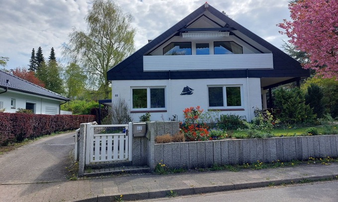 Flensburg Apartment | Stylish apartment in a fantastic location right on Volkspark