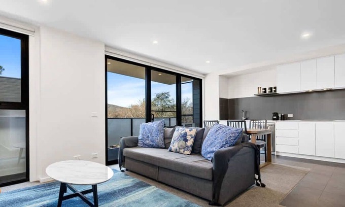 Braddon Apartment | Stylish Apartment in Braddon City Center