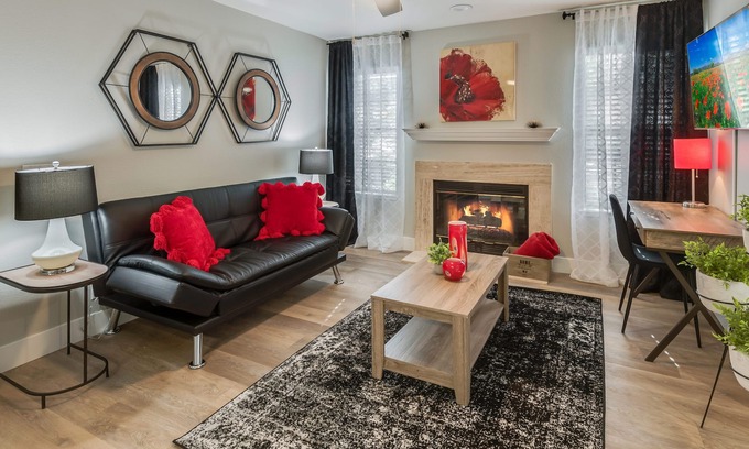 Roseville Apartment | Stylish Apartment In A Great Location!