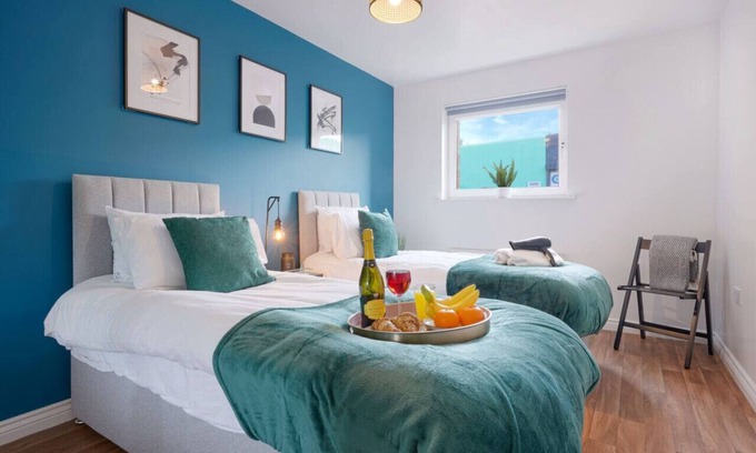 Coventry Apartment | Stylish Apartment near City Centre w/Free Parking