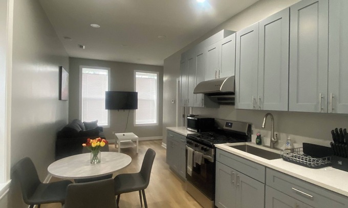 Bridgeport Apartment | Stylish Apartment near Chicago Downtown