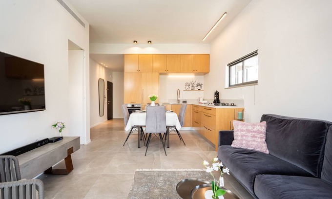 Tel Aviv Apartment | Stylish Apartment with Cozy Vibes by Sea N Rent