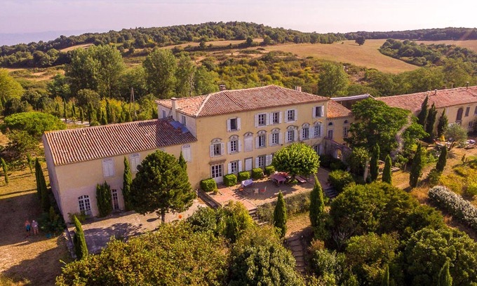 Montreal House | Stylish Artist's Domaine with Large Pool and Stunning Views of the Pyrenees