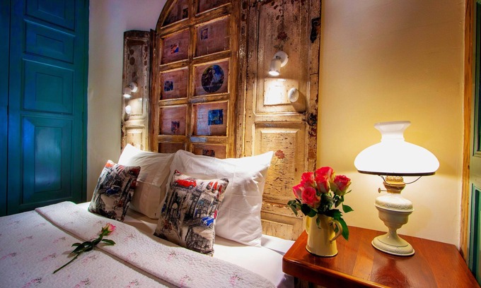 Quito Historic Center Apartment | Stylish Artist’s Haven in Quito – Prime Location