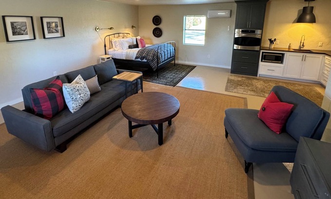 Lawton Cabin | Stylish cabin near Medicine Park