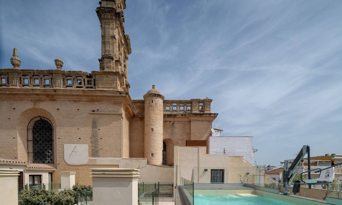 Feria Apartment | Stylish Calm Retreat + Pool - Fairgrounds/Alameda Area