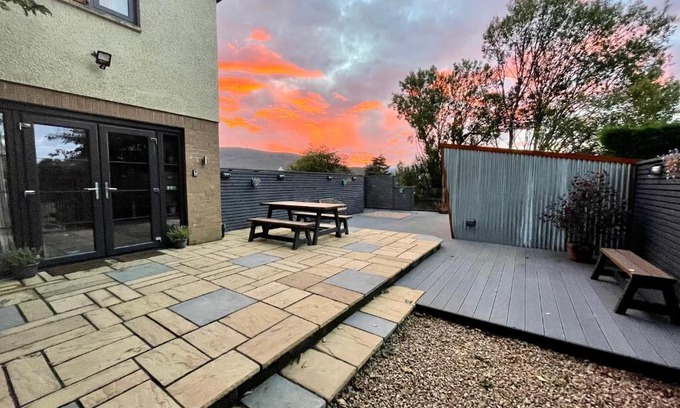 Fort William City Centre Apartment | Stylish, central studio with kitchen & large deck