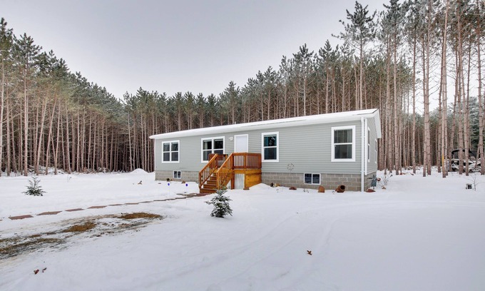 Chetek House | Stylish Chetek Hideaway w/Lake + Dock Access!