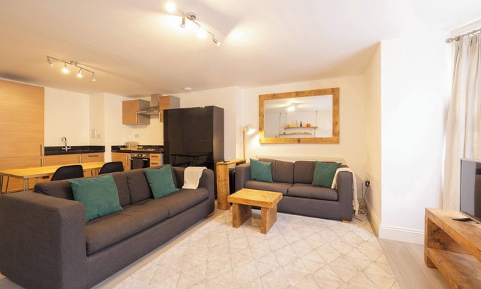 Ferndale Apartment | Stylish Clapham Apartment - Pass the Keys