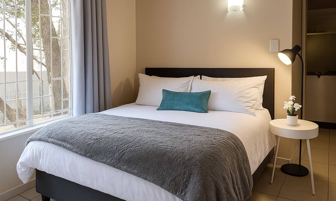 Greater Johannesburg Metropolitan Area Apartment | Stylish & Cosy Studio Apartment in Randburg