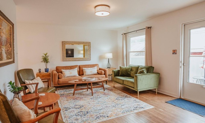 Nashville Cottage | Stylish cottage 1 block from main drag in Nashville. Pet Friendly!