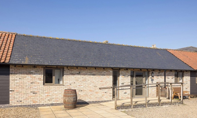 Croydon Cottage | Stylish cottage, courtyard views, countryside location, 20 mins to Cambridge