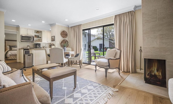 Napa Condo | Stylish Cottage w/Kitchen + Pool Access