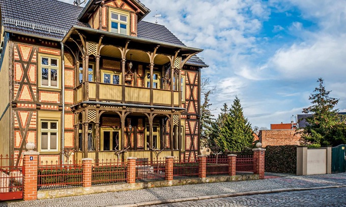 Gernrode Apartment | Stylish vacation apartment with historic charm in a lavishly renovated townhouse.