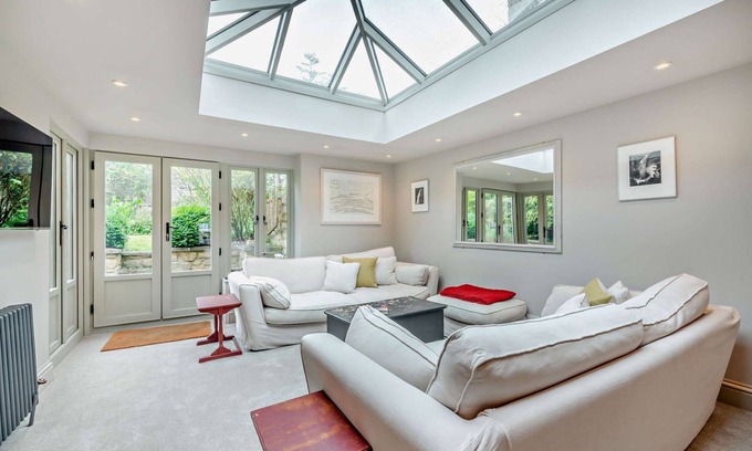 Winchcombe Cottage | Stylish dog friendly cottage in the Cotswolds - Fleur de Lys