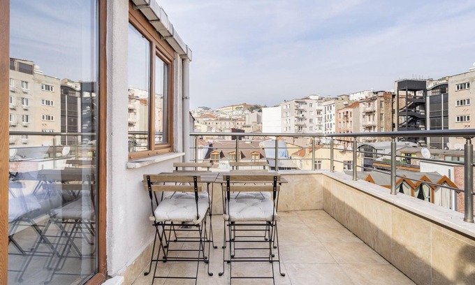 Tophane Apartment | Stylish Duplex with Terrace 650 m to Galata Tower