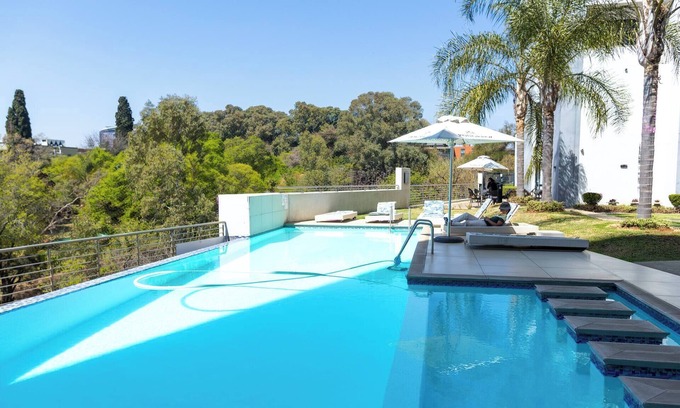 Pretoria Apartment | Stylish & Elegant With Epic Views Near Menlyn